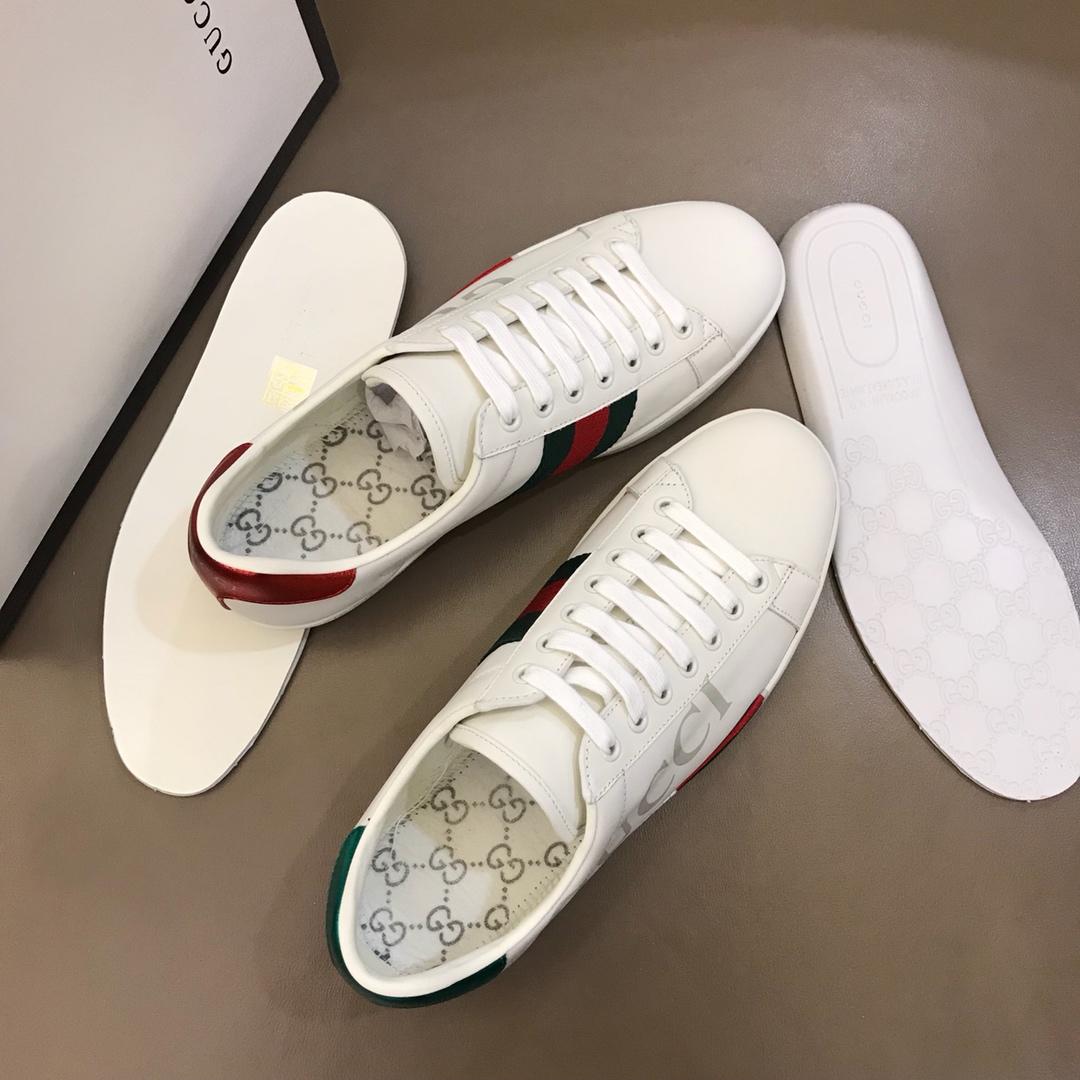 Gucci Perfect Quality Sneakers White and Gucci vintage logo print with White rubber sole MS02668