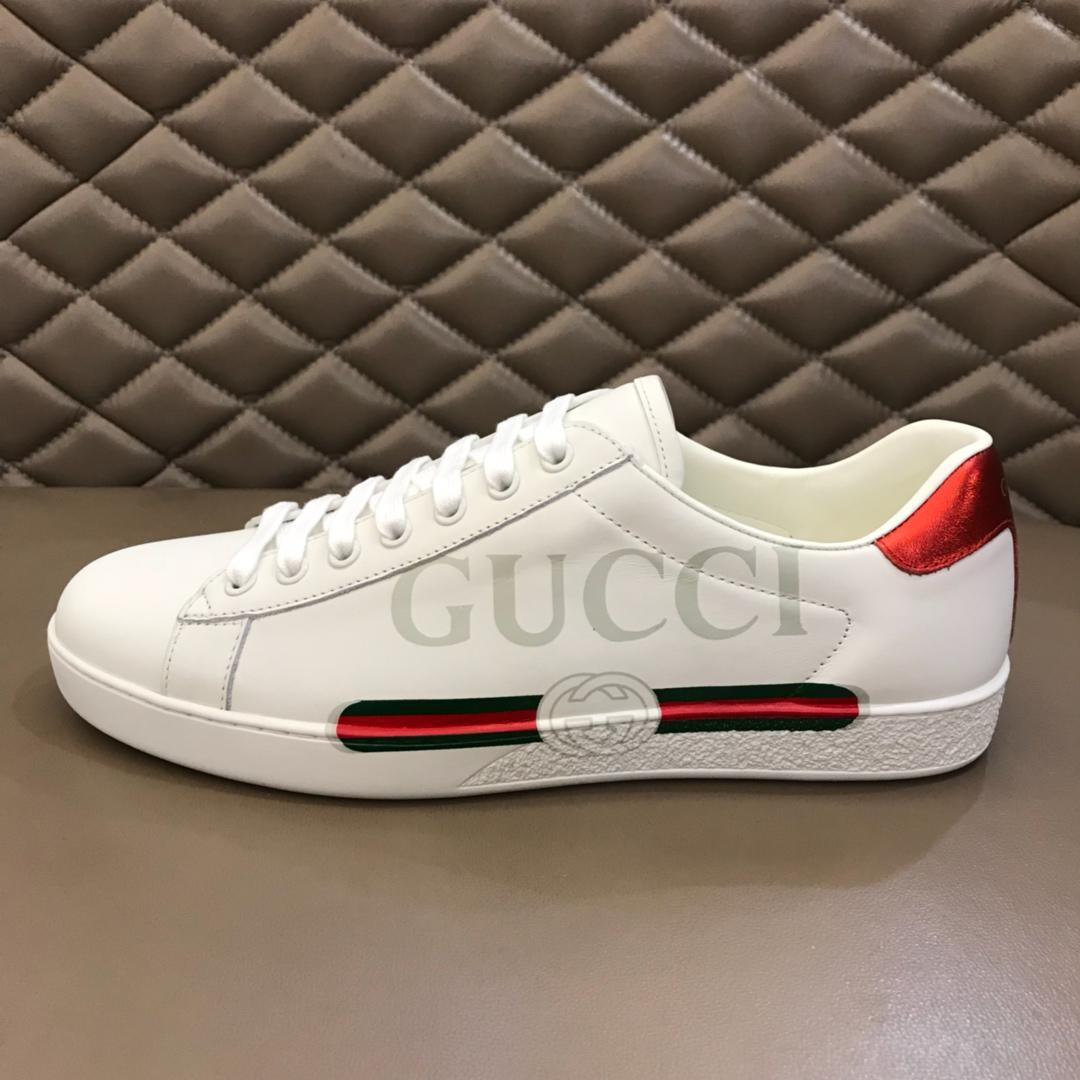 Gucci Perfect Quality Sneakers White and Gucci vintage logo print with White rubber sole MS02668