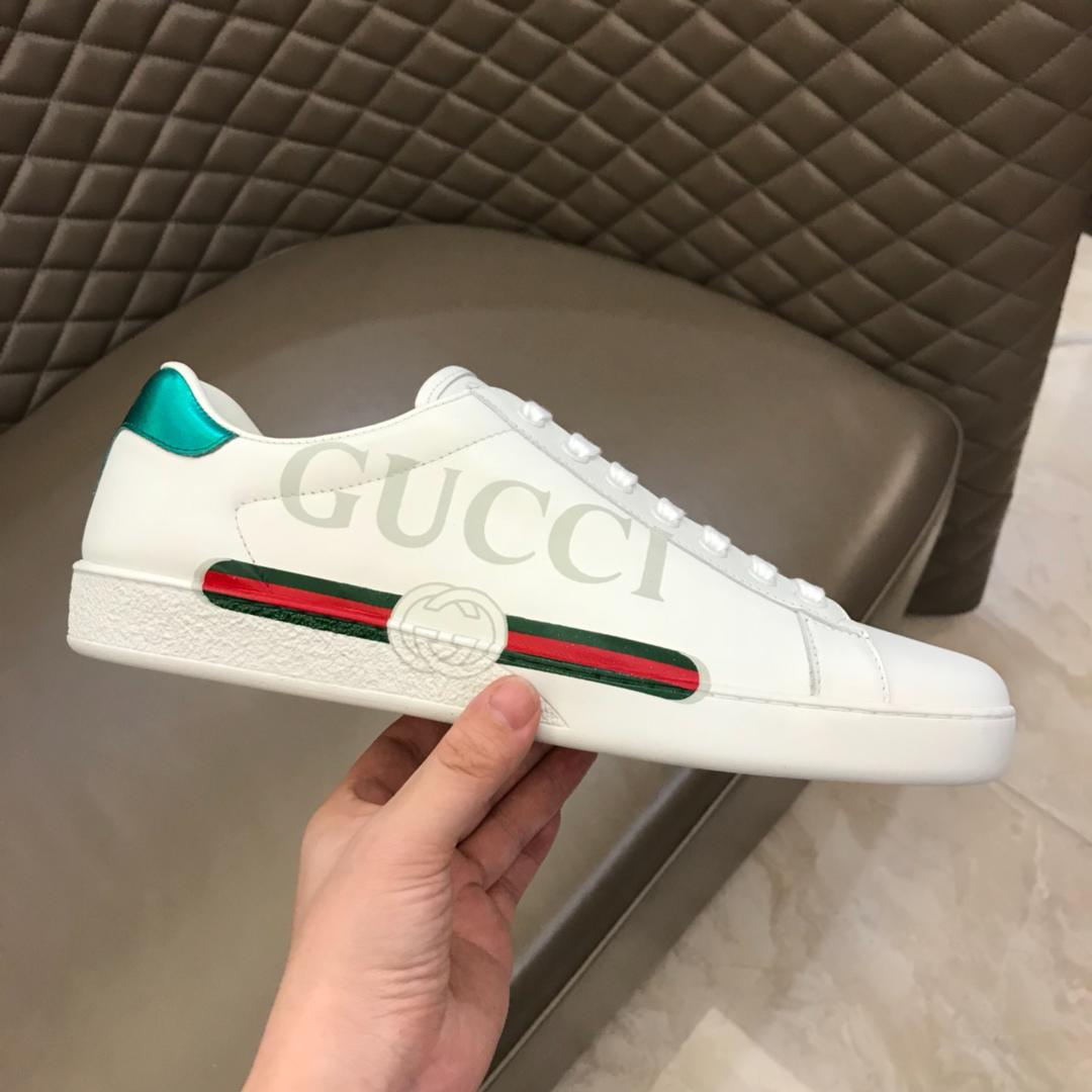 Gucci Perfect Quality Sneakers White and Gucci vintage logo print with White rubber sole MS02668