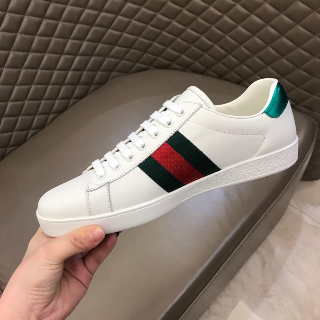 Gucci Perfect Quality Sneakers White and Gucci vintage logo print with White rubber sole MS02668