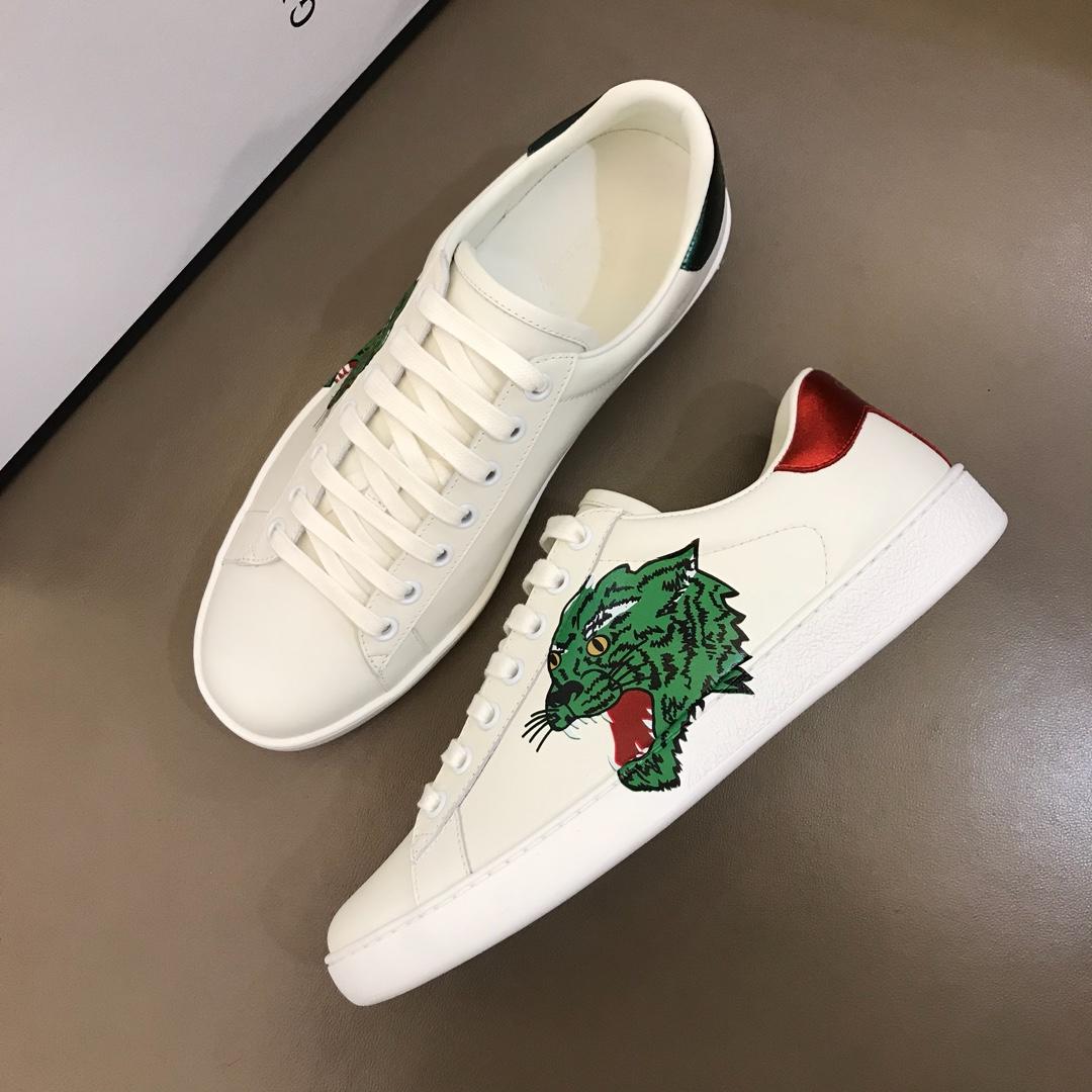 Gucci Perfect Quality Sneakers White and Green wolf head print with White rubber sole MS02700