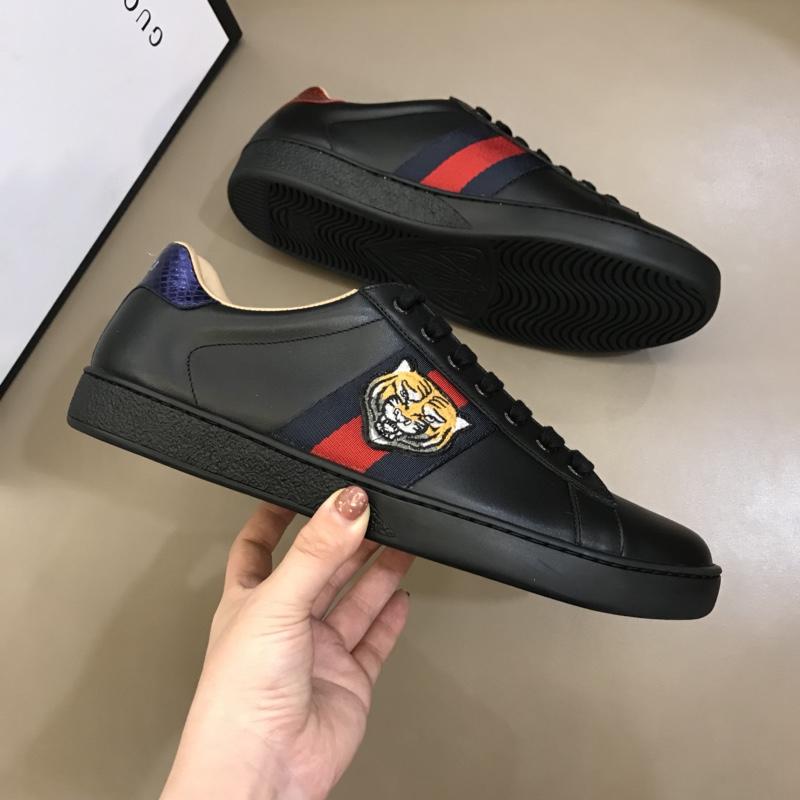 Gucci Perfect Quality Sneakers Black and tiger embroidery with black sole MS02686
