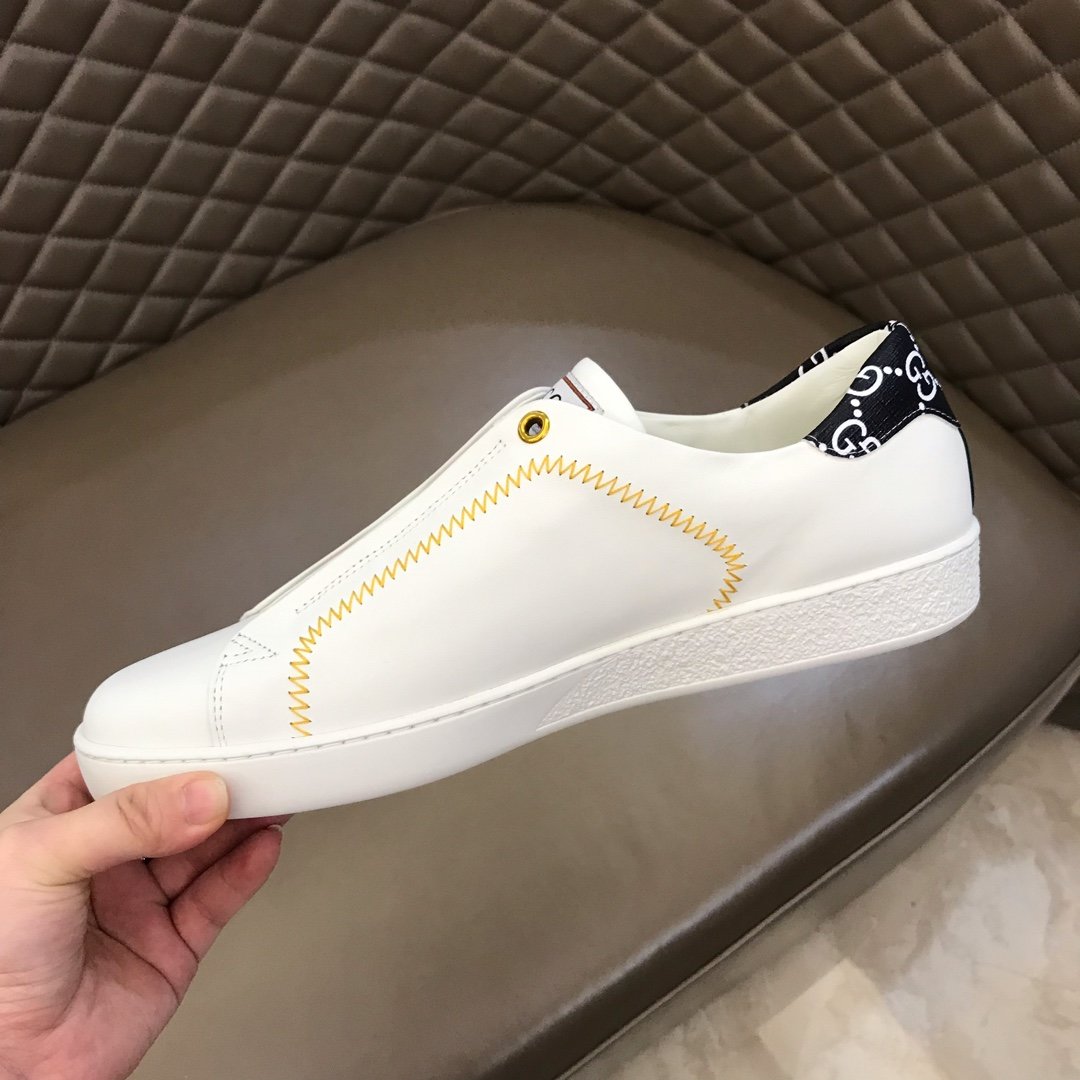 Gucci High Quality Sneakers White and crocodile embroidery and white rubber sole MS021196
