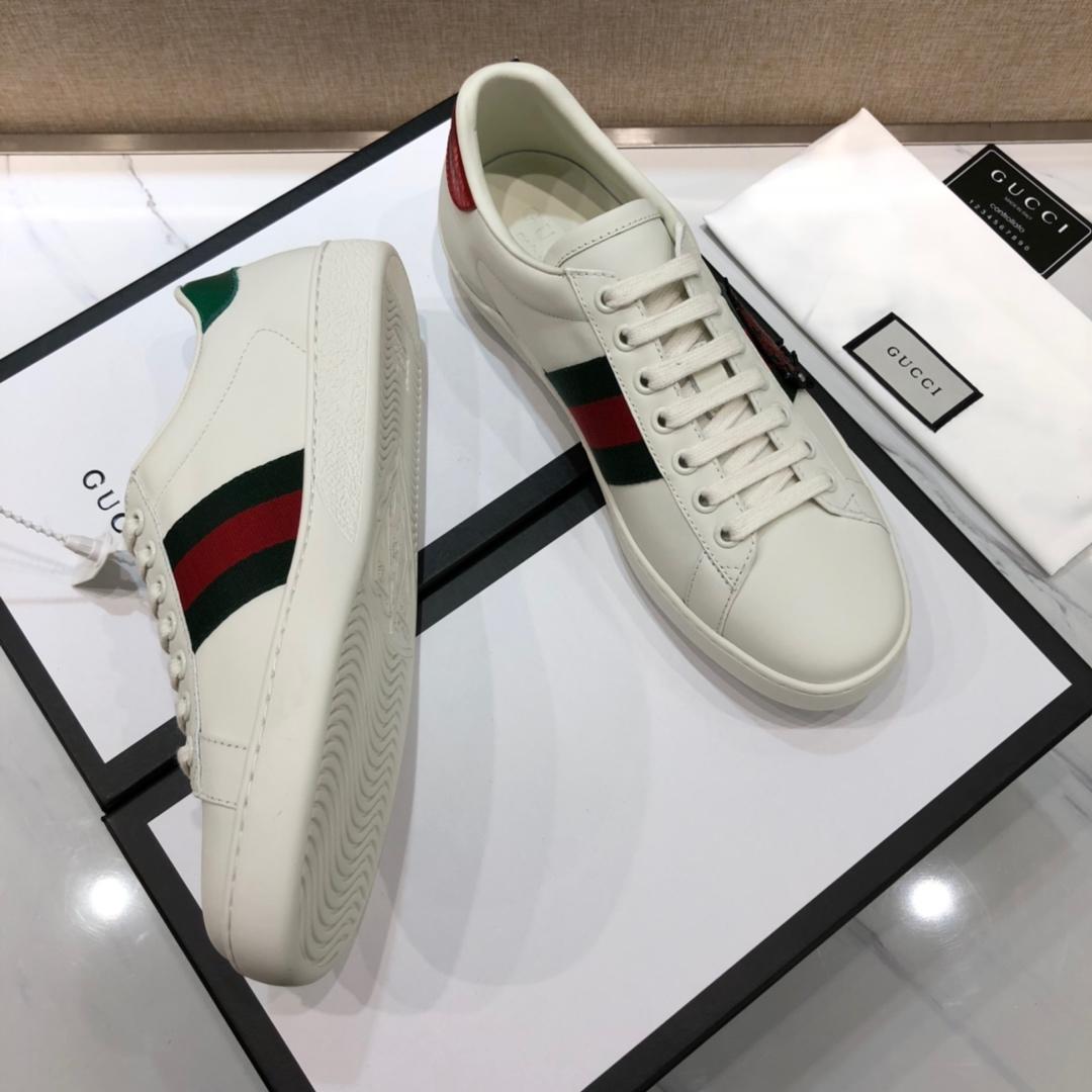 Gucci Fashion Sneakers White and ladybug and pineapple embroidery with white sole MS07738