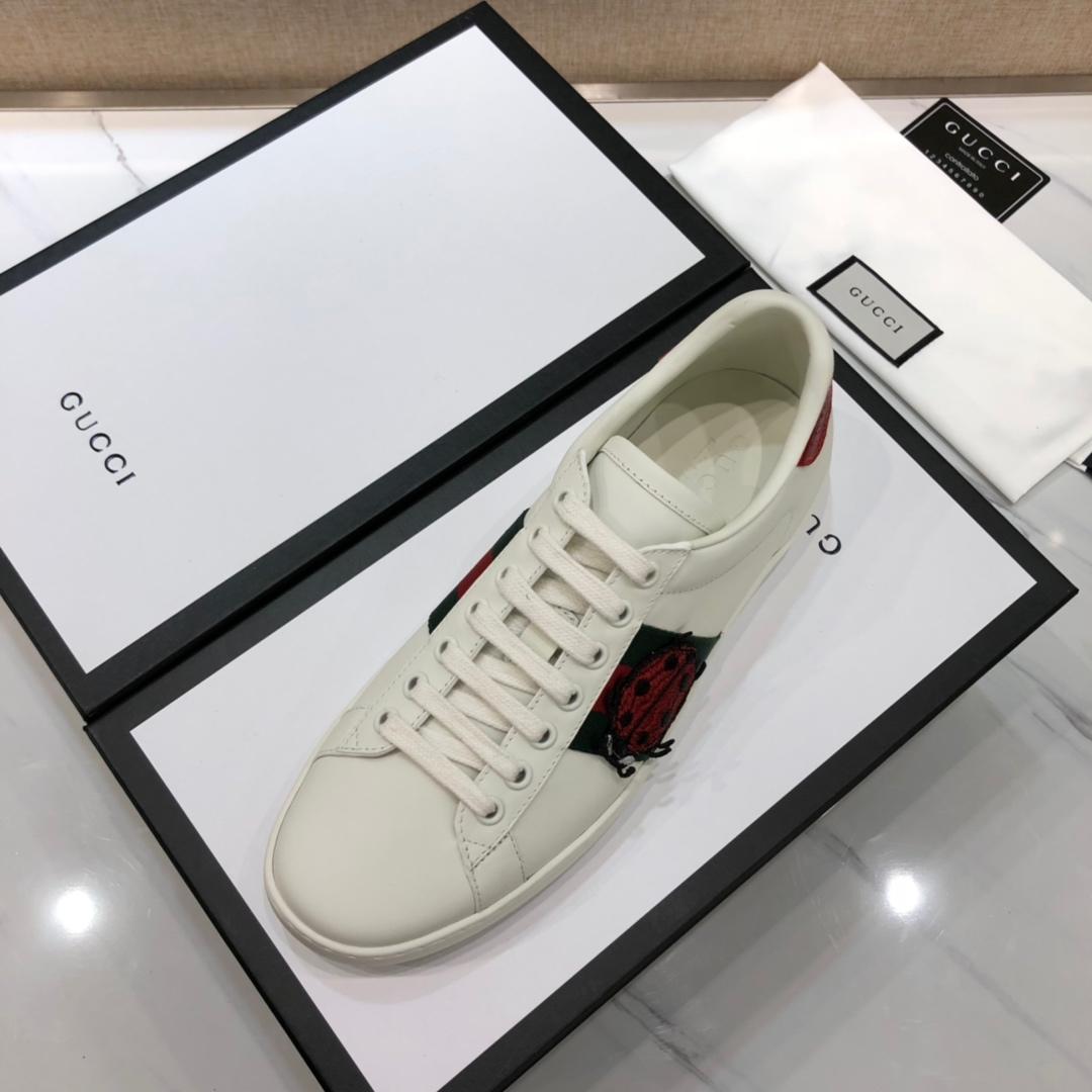 Gucci Fashion Sneakers White and ladybug and pineapple embroidery with white sole MS07738