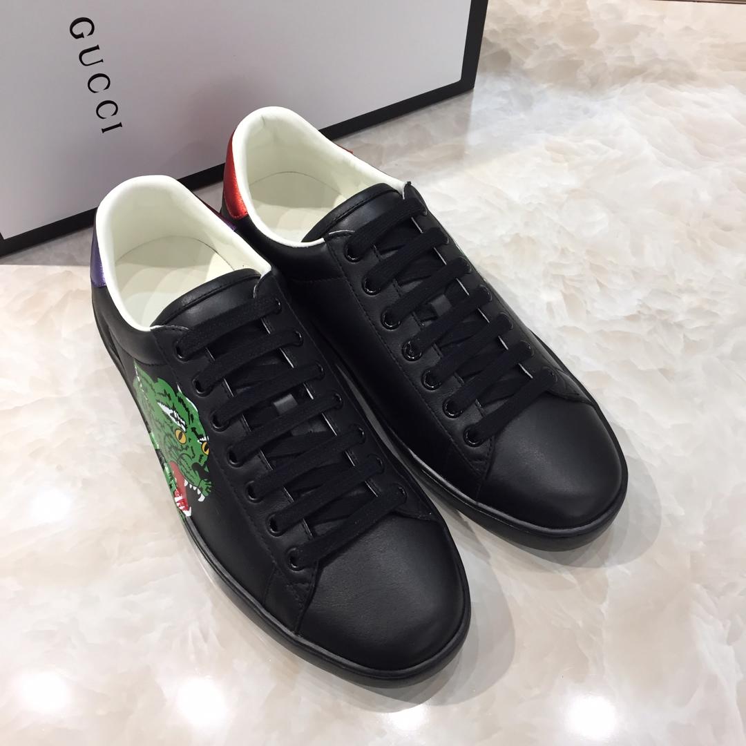 Gucci Fashion Sneakers Black and green wolf head with black sole MS07655