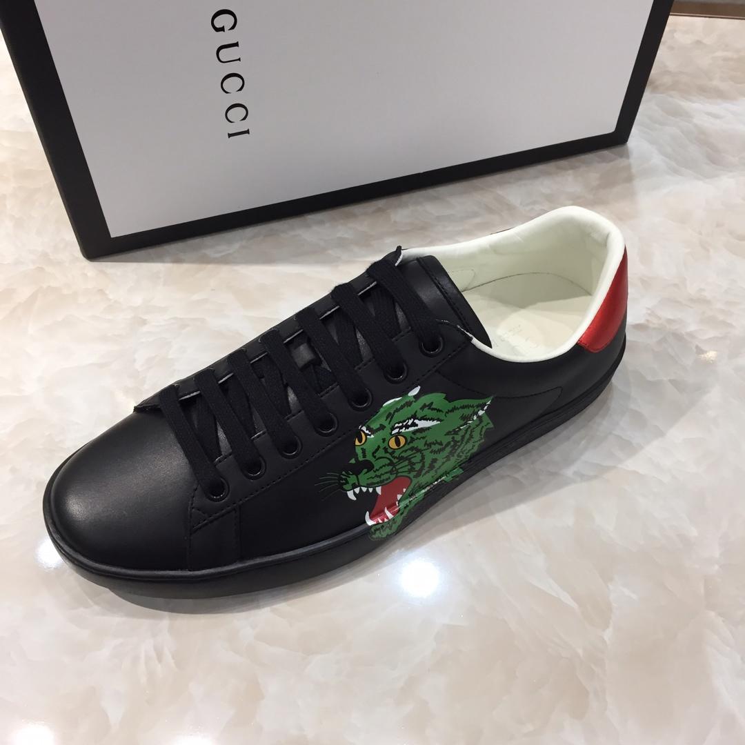 Gucci Fashion Sneakers Black and green wolf head with black sole MS07655