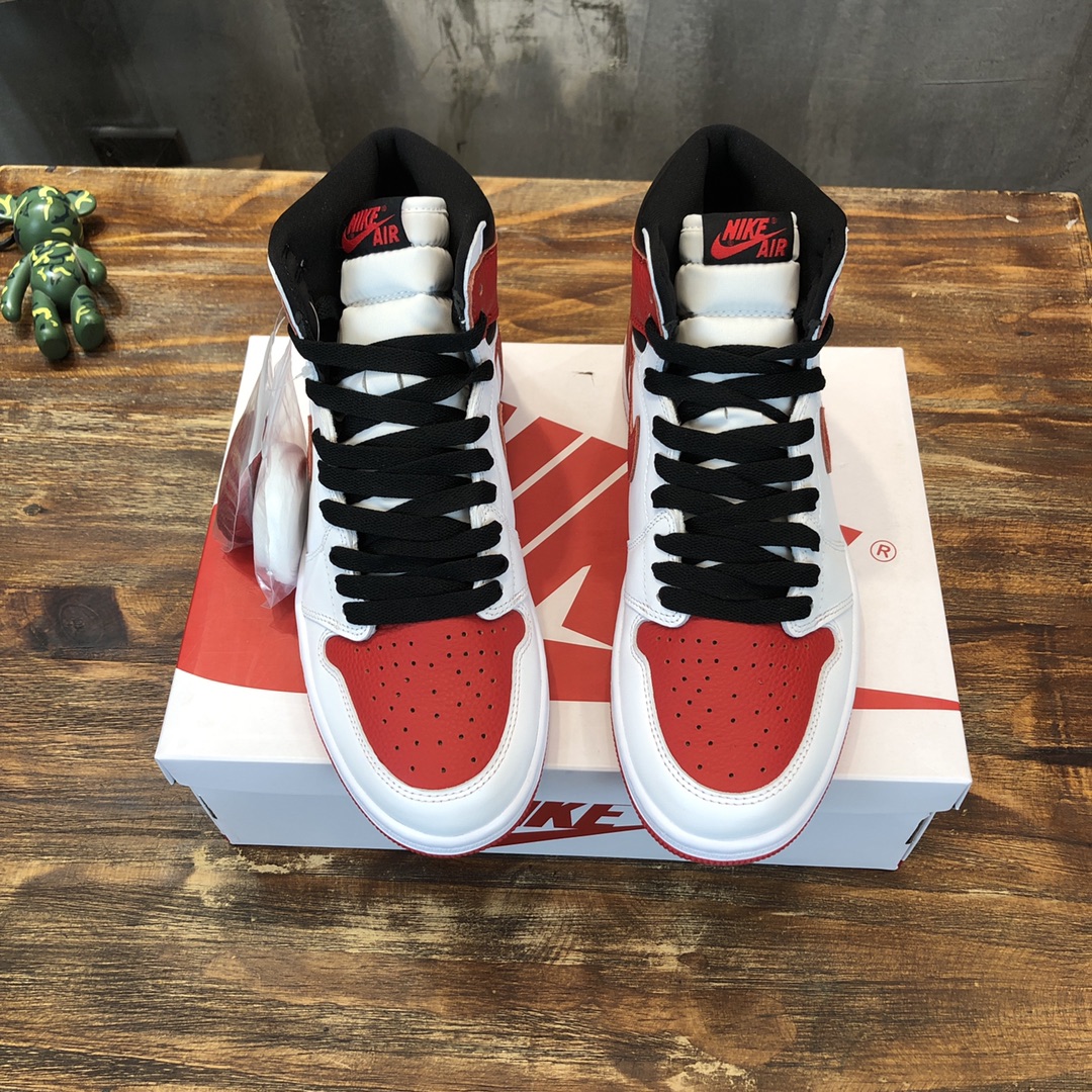 Nike Air Jordan 1 Mid Sneaker