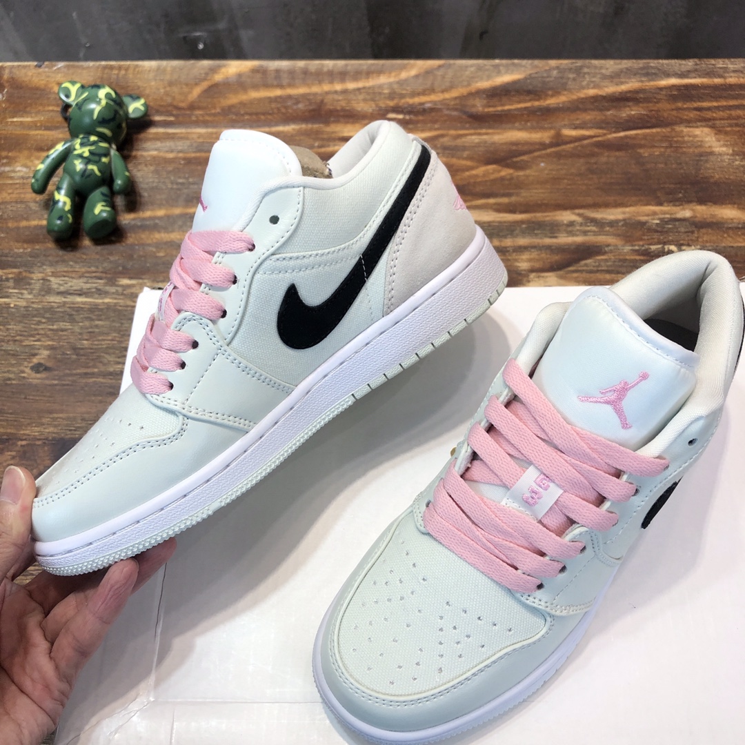 NIKE Air Jordan 1 Low Sneaker