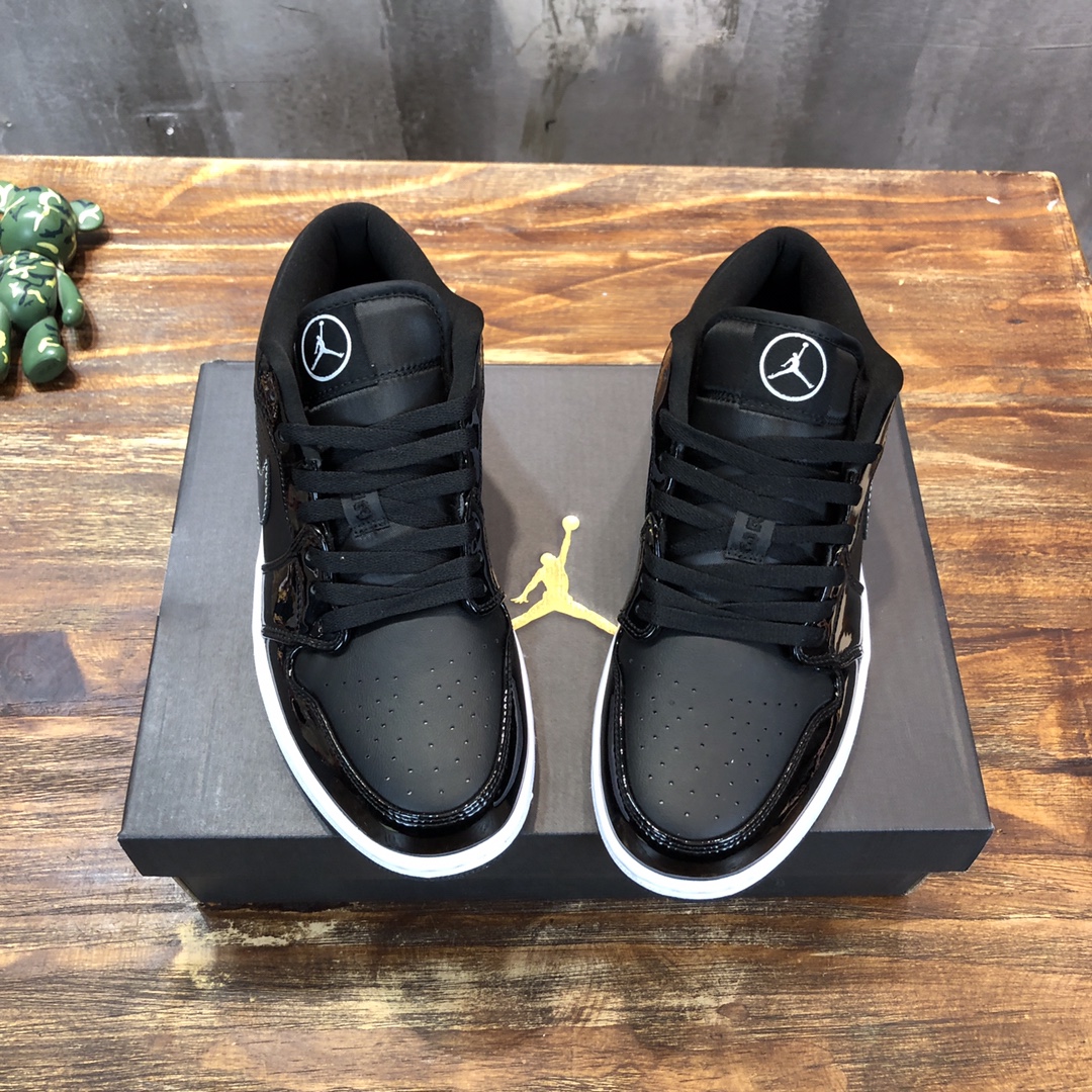 NIKE Air Jordan 1 Low Sneaker