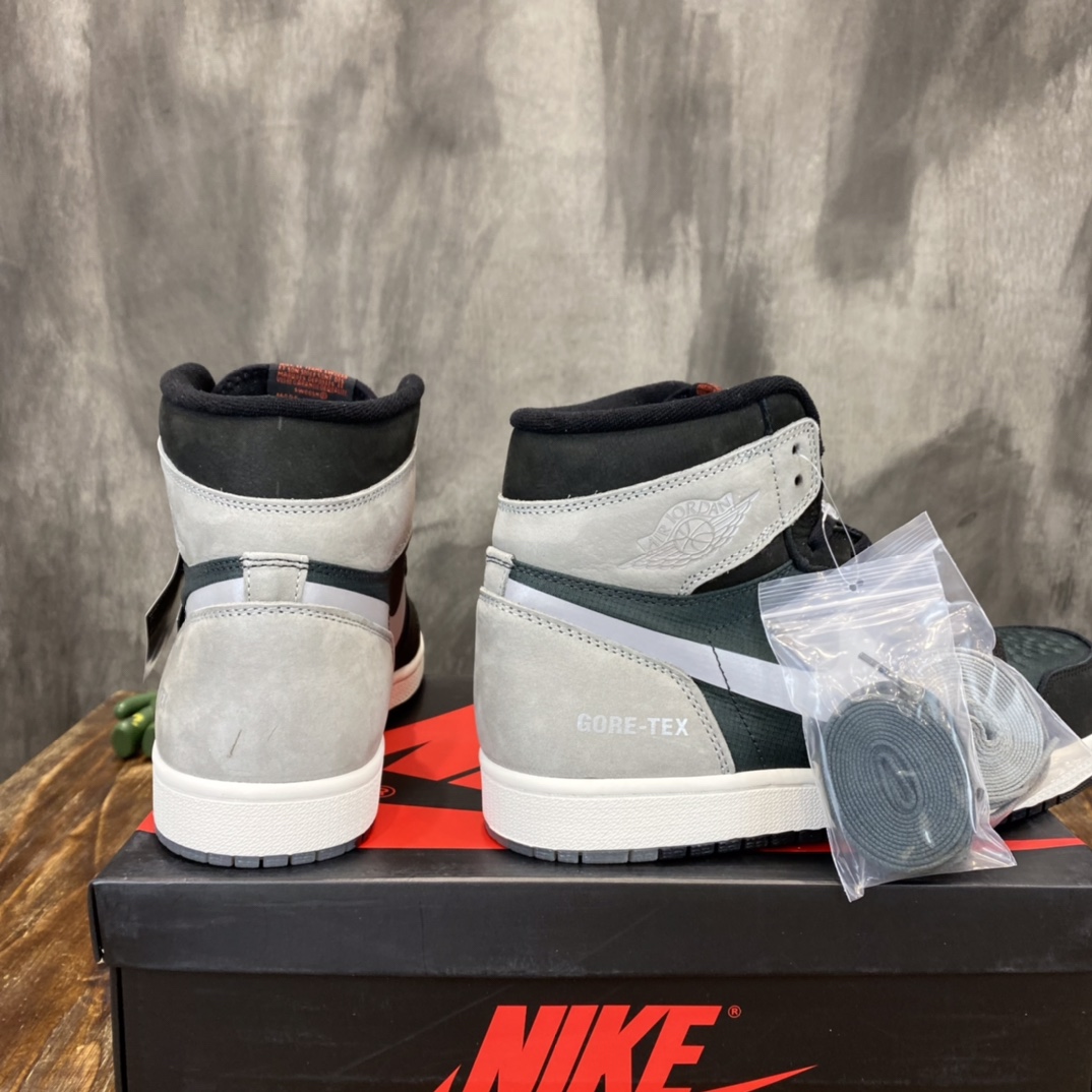 Nike Air Jordan 1 High Sneaker