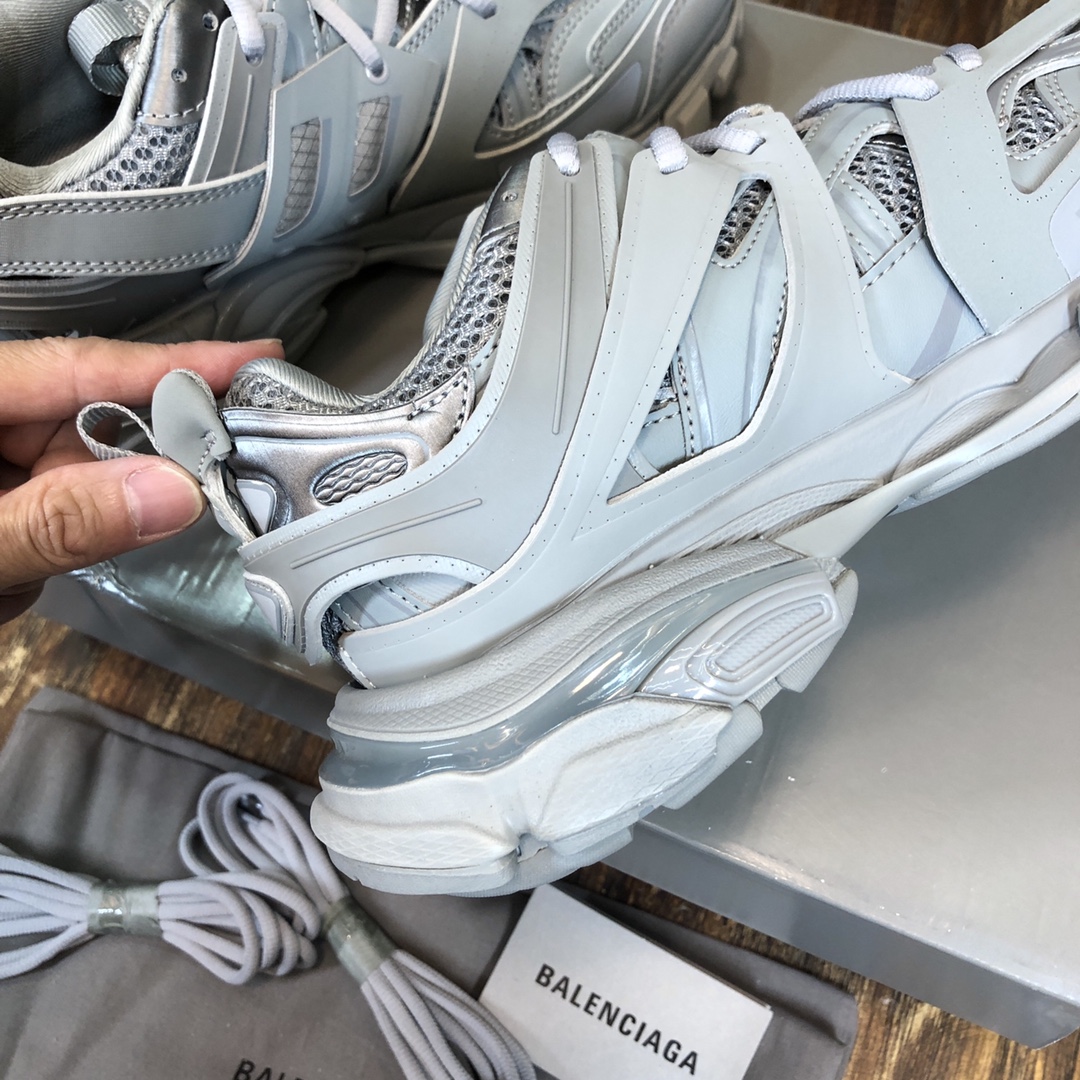 Balenciaga Triple S retro Clunky Sneakers in White