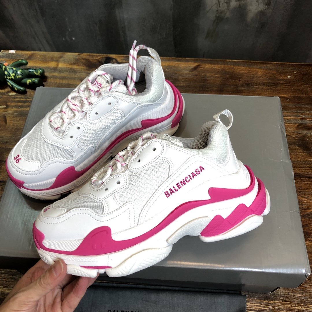 Balenciaga Triple S retro Clunky Sneakers in White