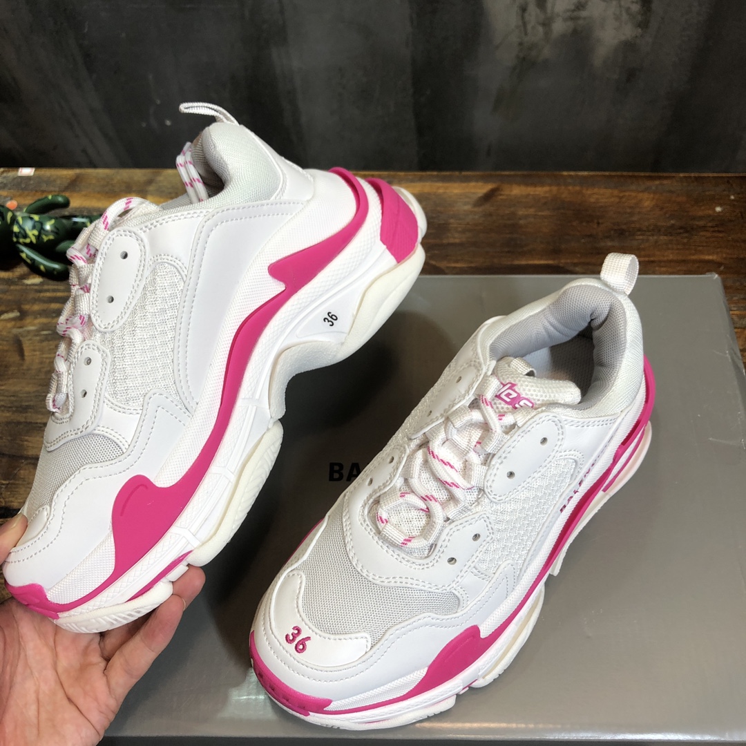 Balenciaga Triple S retro Clunky Sneakers in White