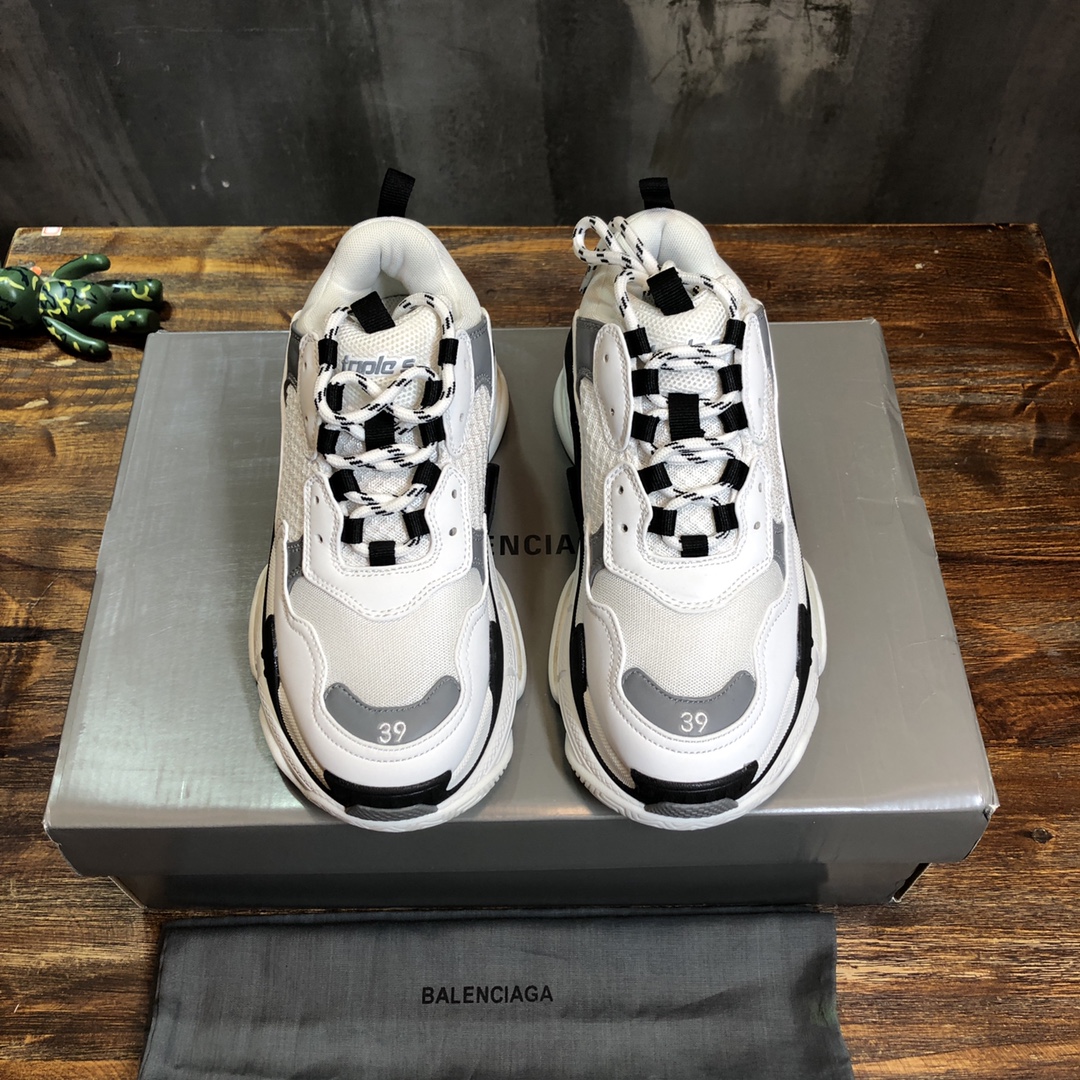 Balenciaga Triple S retro Clunky Sneakers in White