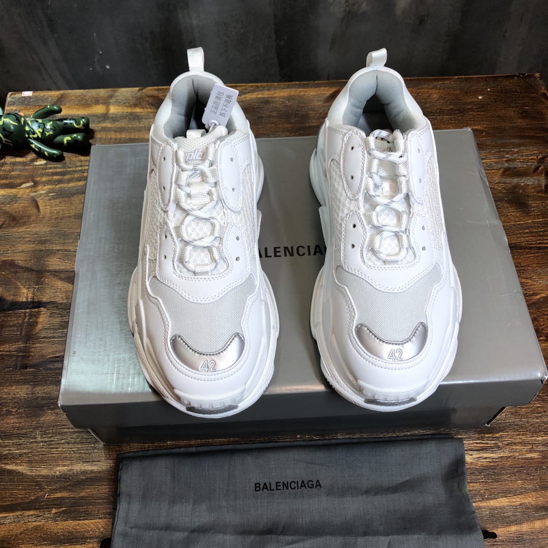 Balenciaga Triple S retro Clunky Sneakers in White
