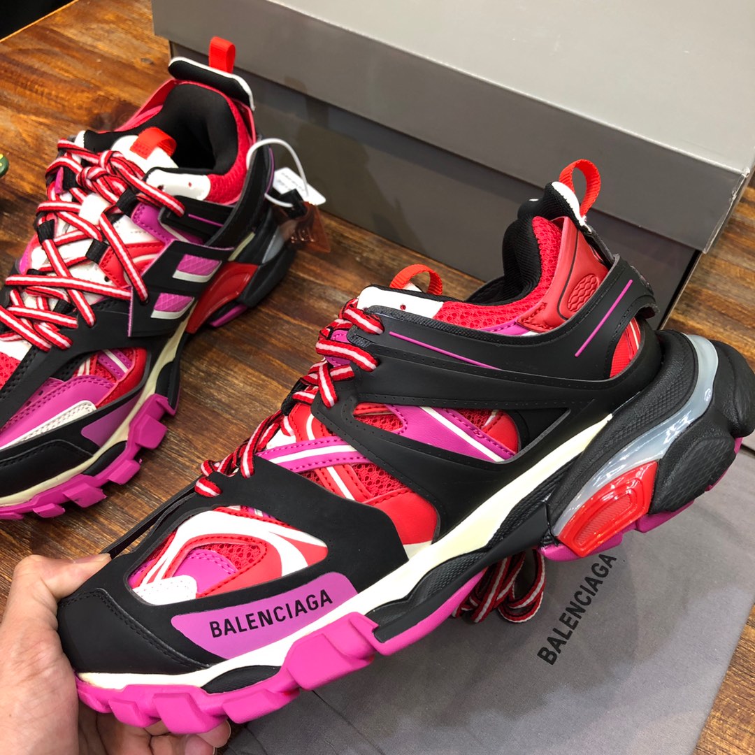 Balenciaga Triple S retro Clunky Sneakers in Pink