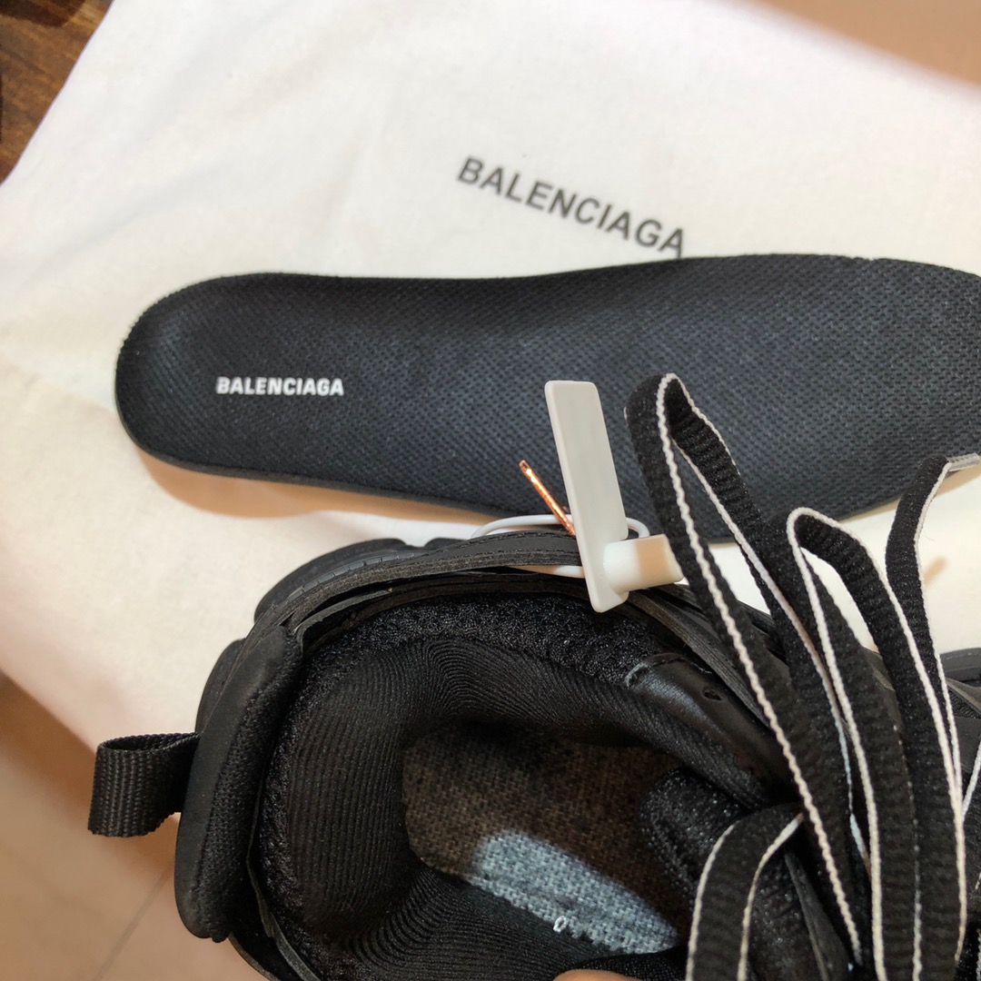 Balenciaga Triple S retro Clunky Sneakers in Black