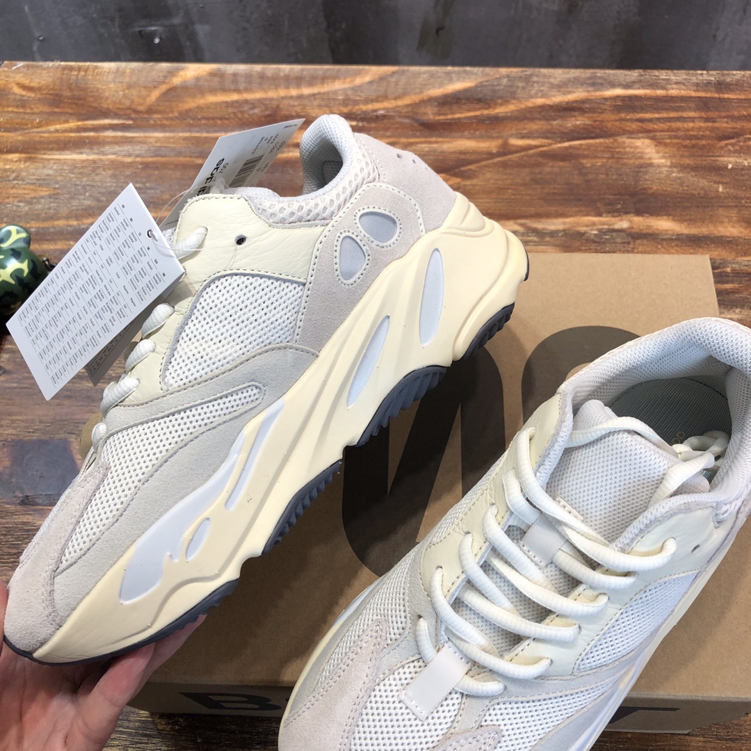 adidas Yeezy Boost 700