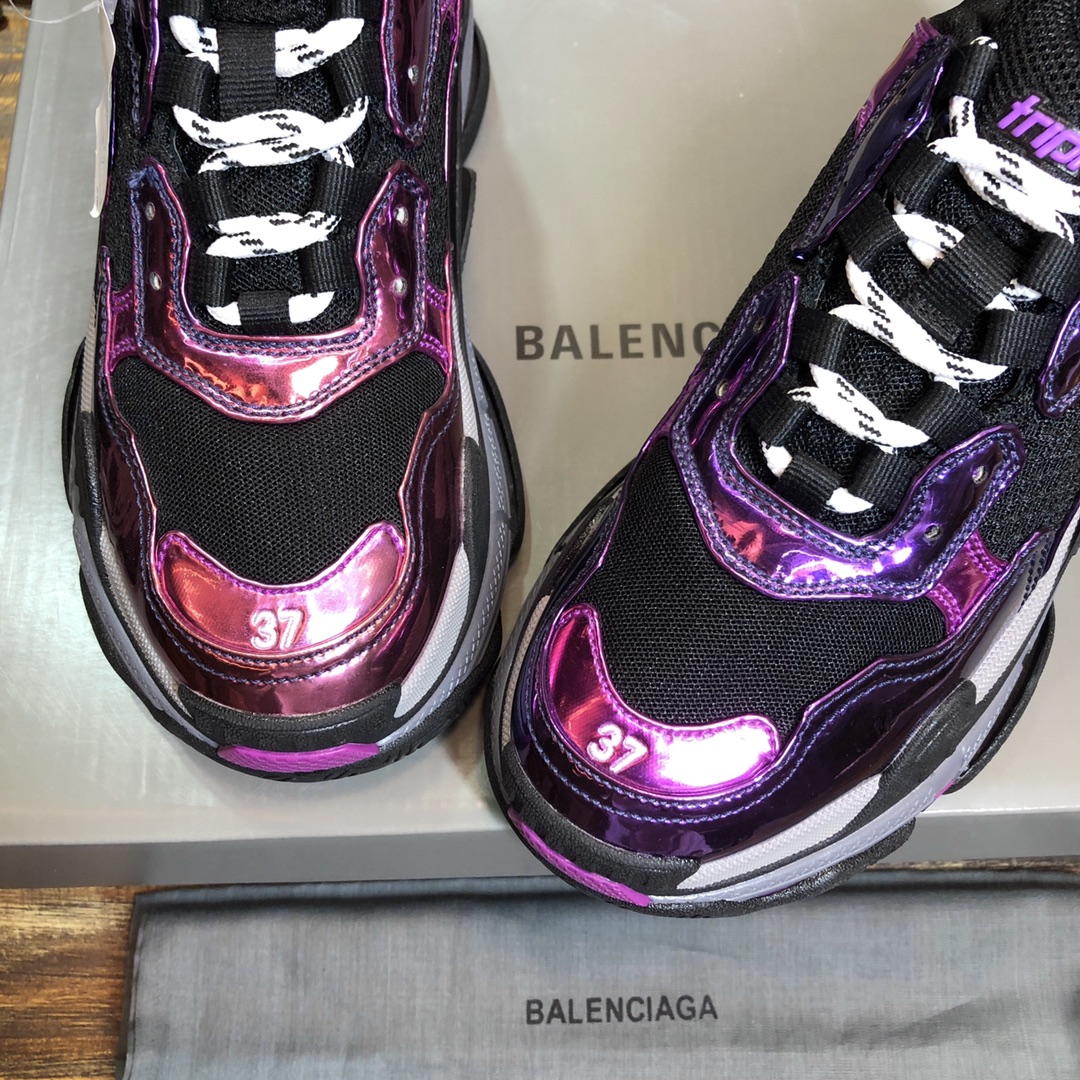 Balenciaga Triple S retro Clunky Sneakers in Black