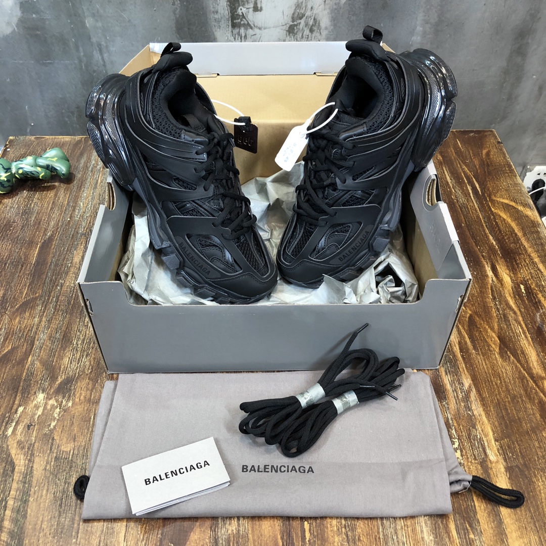 Balenciaga Sneaker Track Sneaker in Black