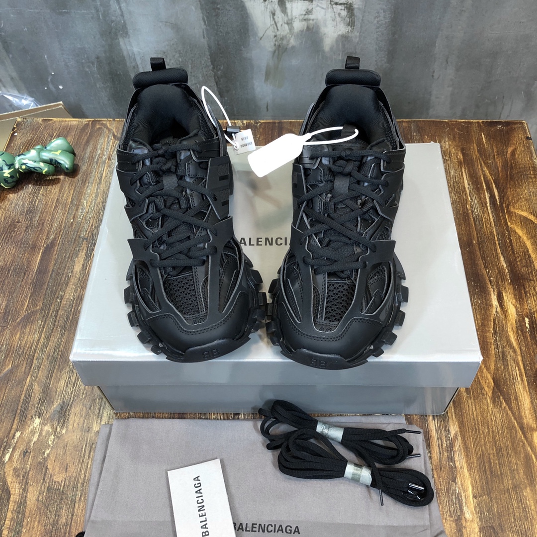 Balenciaga Sneaker Track Sneaker in Black