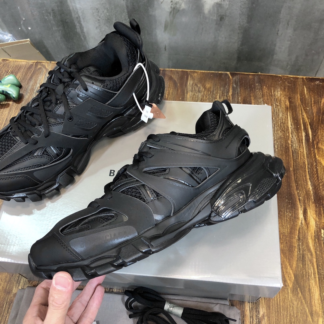 Balenciaga Sneaker Track Sneaker in Black