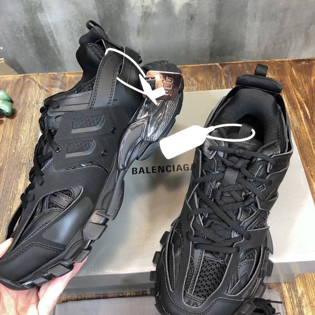 Balenciaga Sneaker Track Sneaker in Black