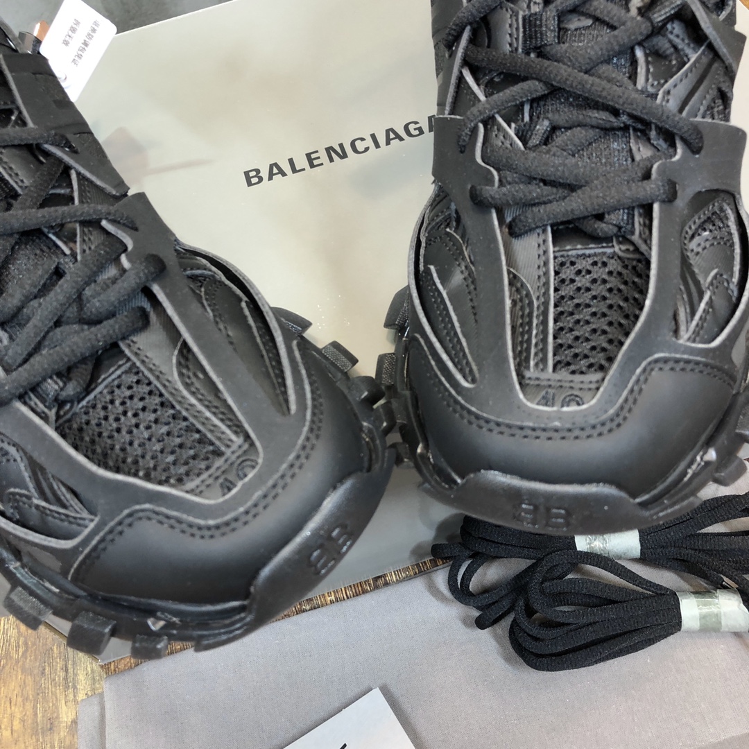 Balenciaga Sneaker Track Sneaker in Black