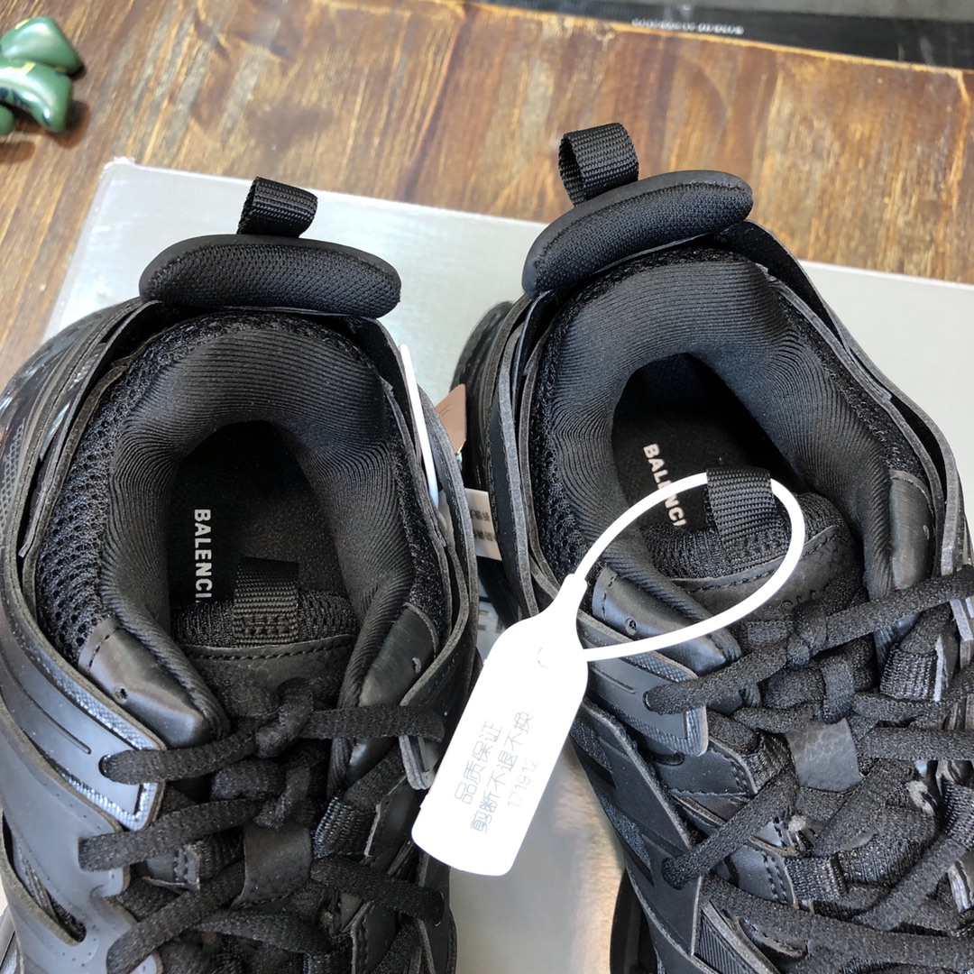 Balenciaga Sneaker Track Sneaker in Black