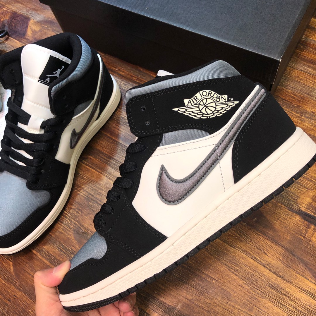 NIKE Air Jordan 1 Middle sneaker