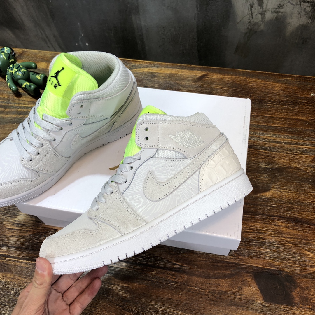 Nike Air Jordan 1 Mid Sneaker