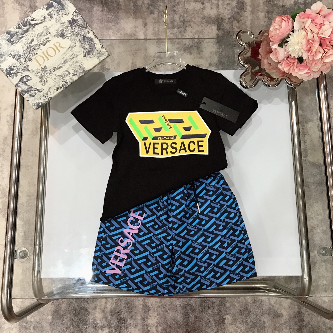 Versace 2022 Children T-shirt and Shorts Set