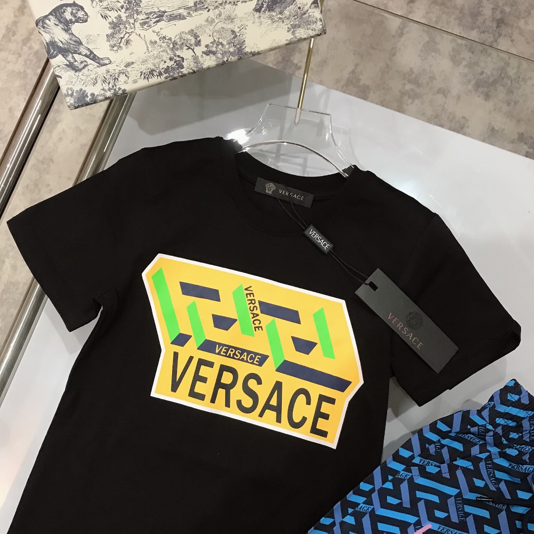 Versace 2022 Children T-shirt and Shorts Set