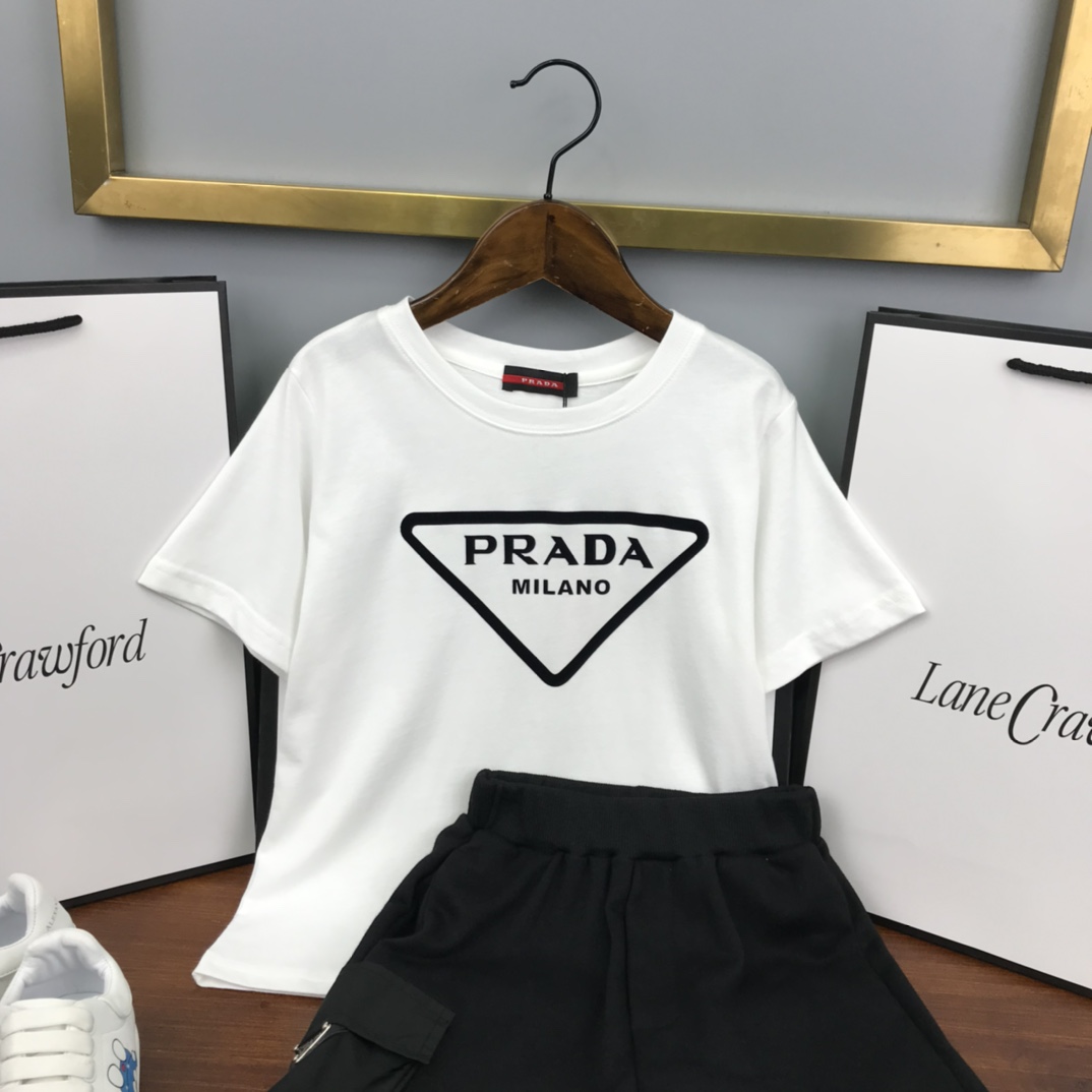 Prada 2022 Children T-shirt and Shorts Set