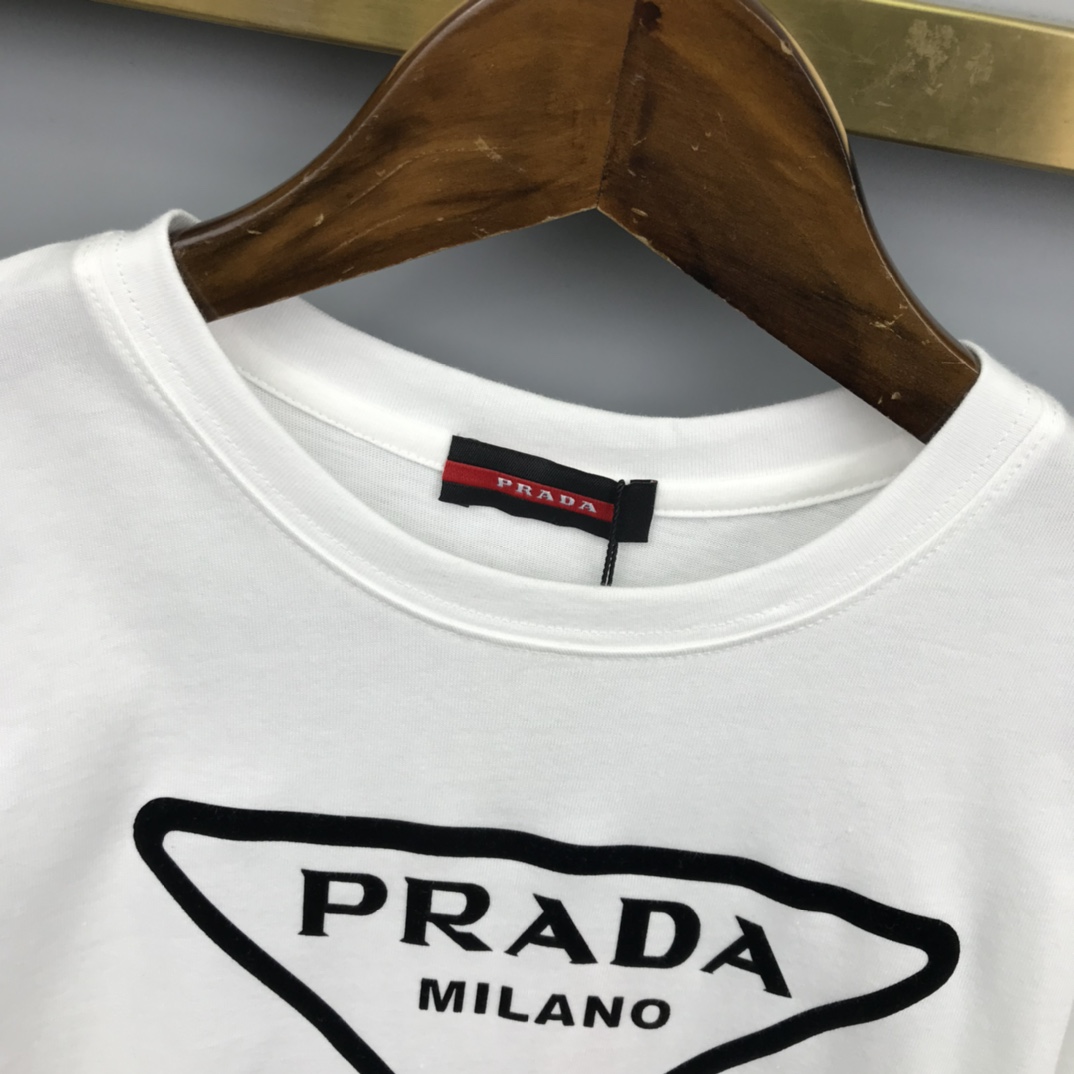 Prada 2022 Children T-shirt and Shorts Set