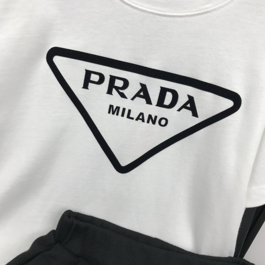 Prada 2022 Children T-shirt and Shorts Set