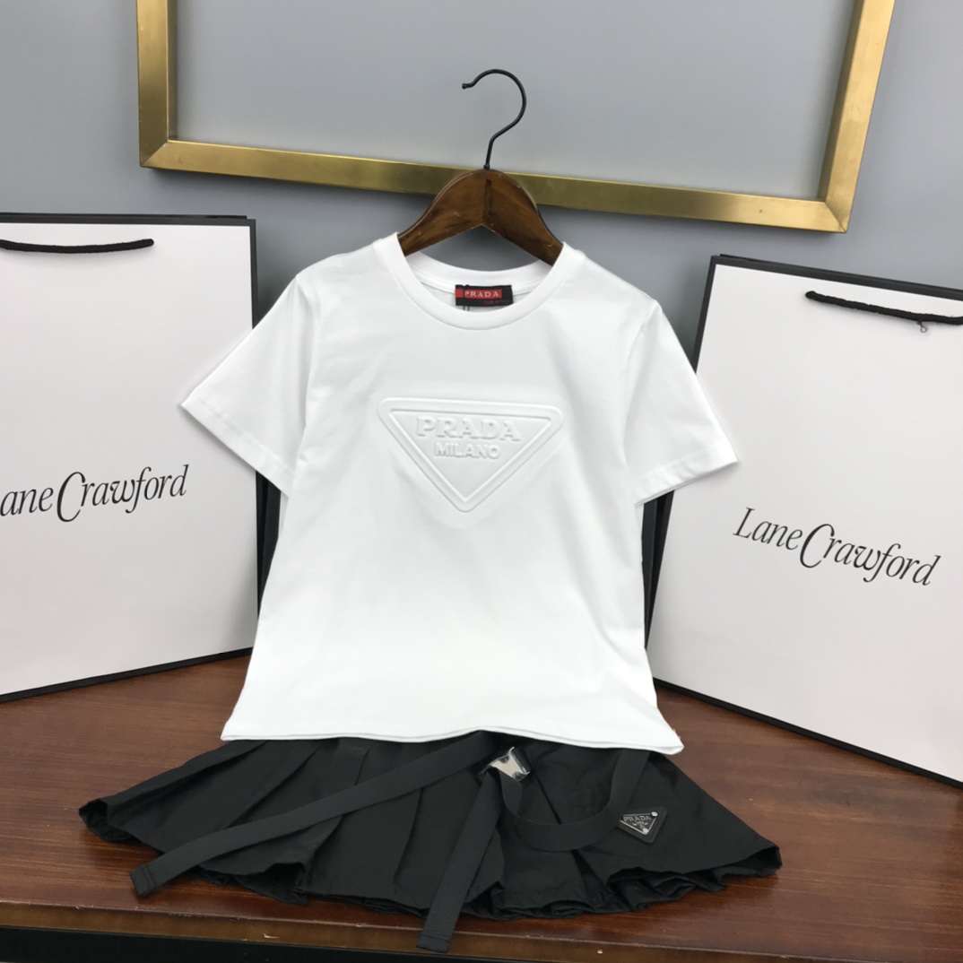 Prada 2022 Children T-shirt and Shorts Set