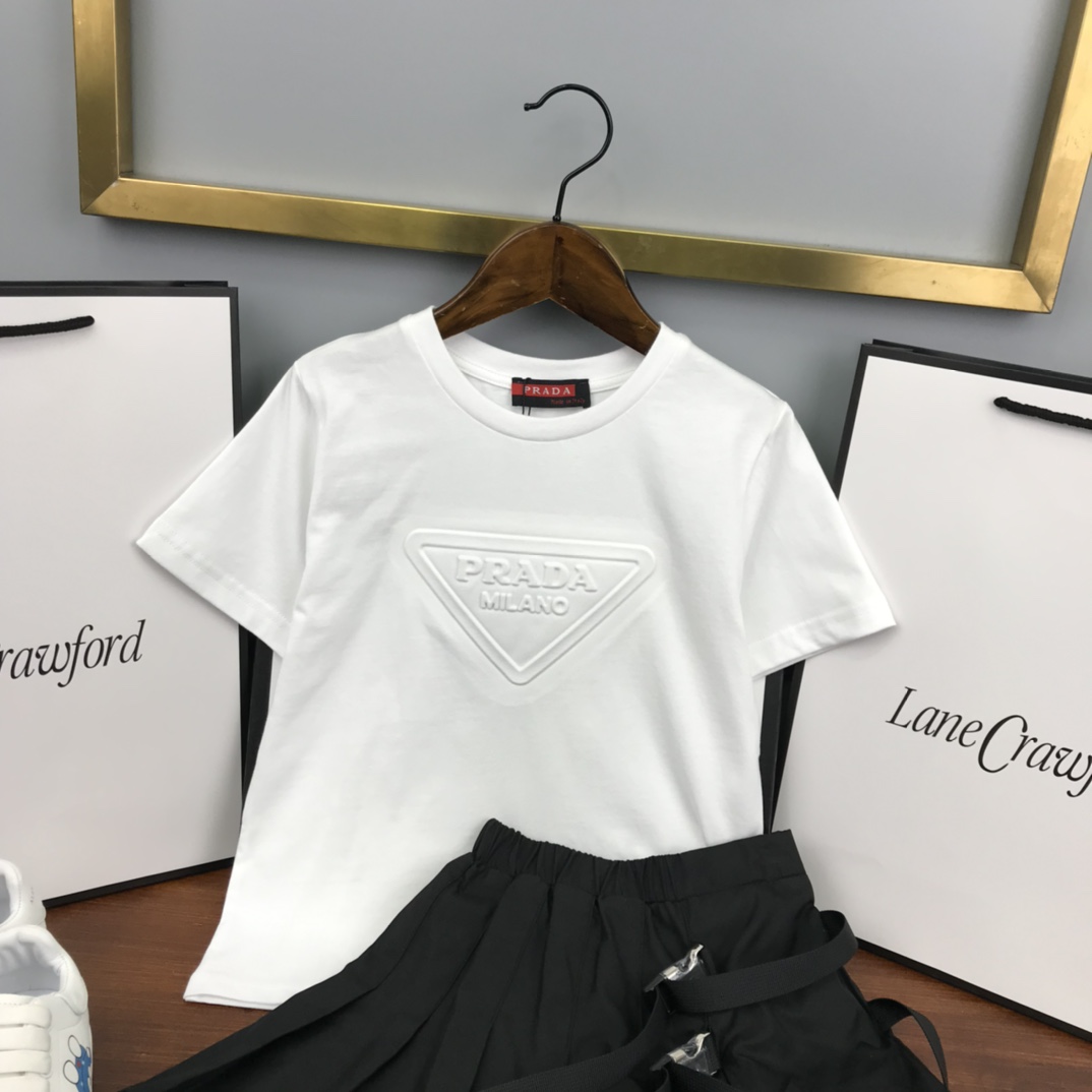 Prada 2022 Children T-shirt and Shorts Set