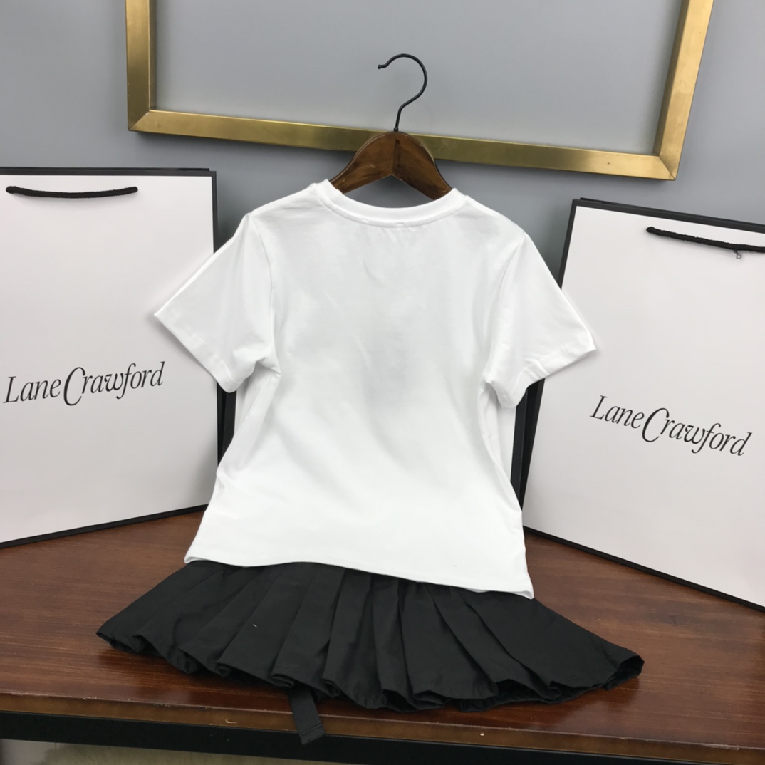 Prada 2022 Children T-shirt and Shorts Set