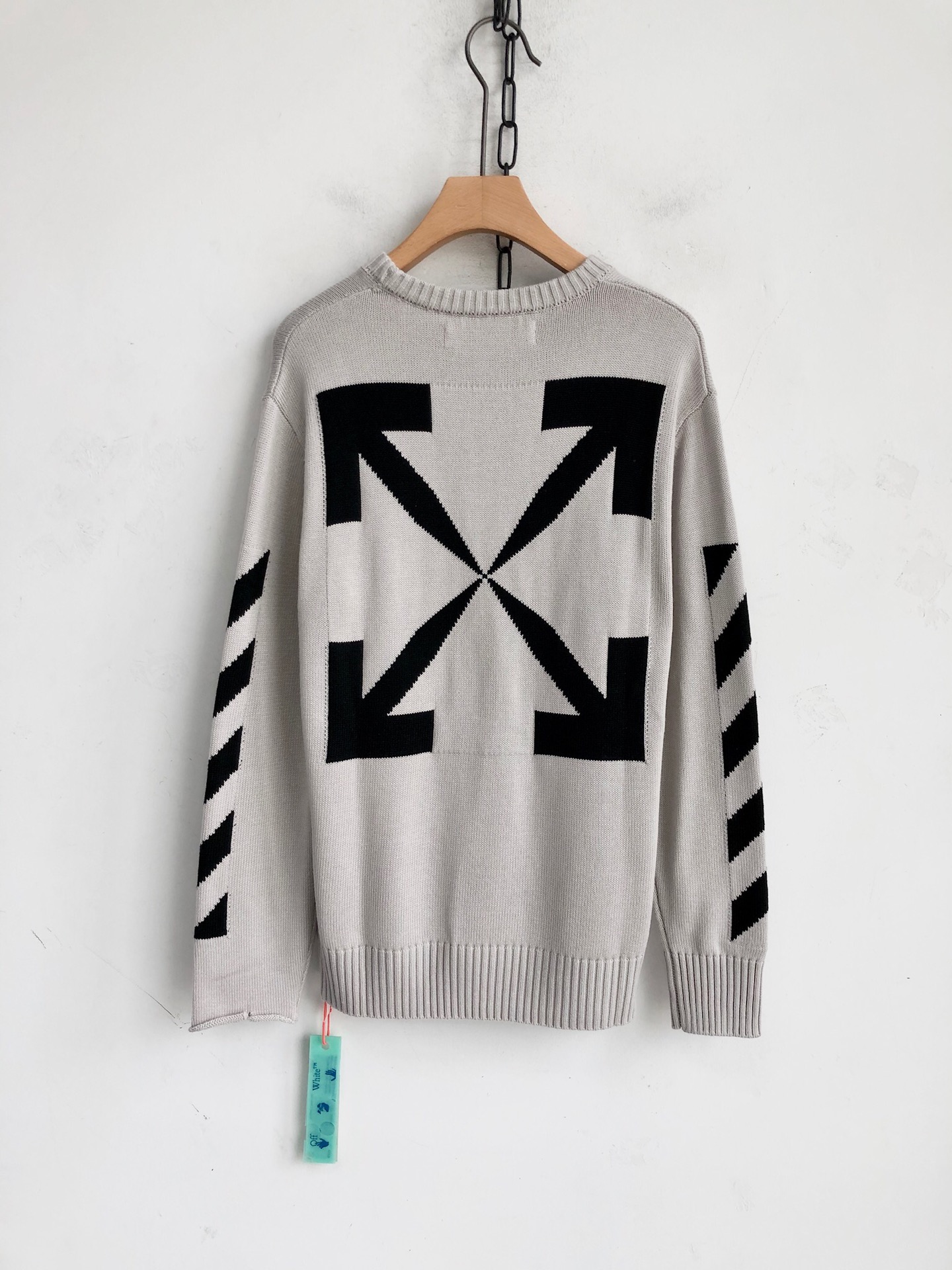 Off-White Sweatshirt caravaggio arrows