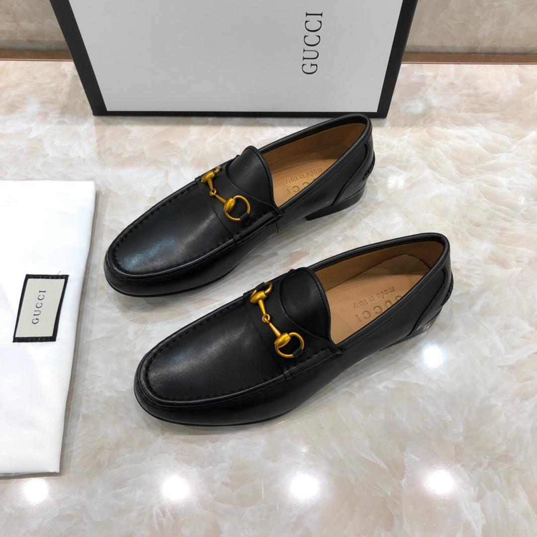 Gucci Black leather Perfect Quality Loafers With Golden Buckle MS07617