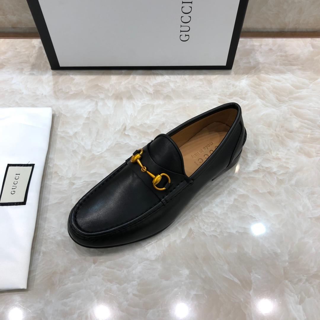 Gucci Black leather Perfect Quality Loafers With Golden Buckle MS07617