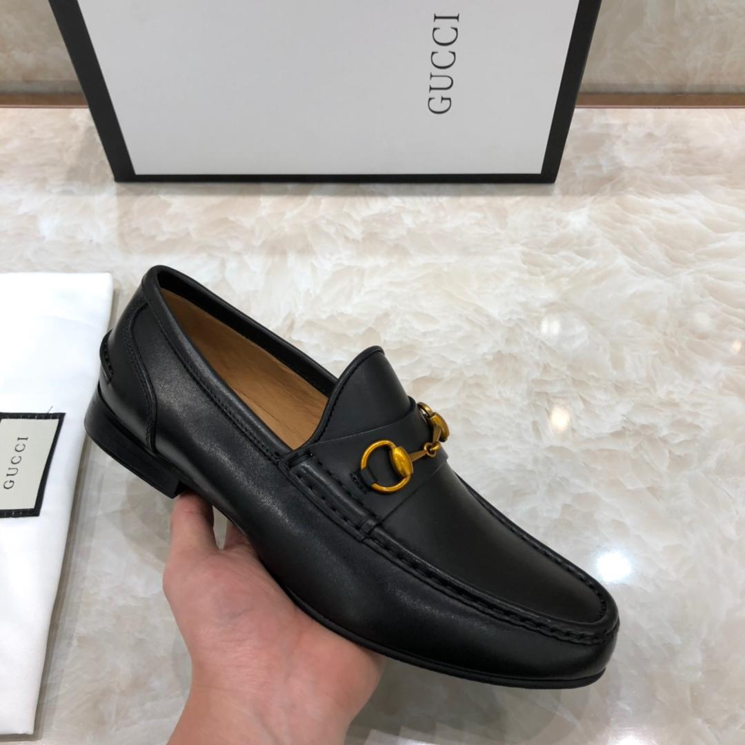 Gucci Black leather Perfect Quality Loafers With Golden Buckle MS07617