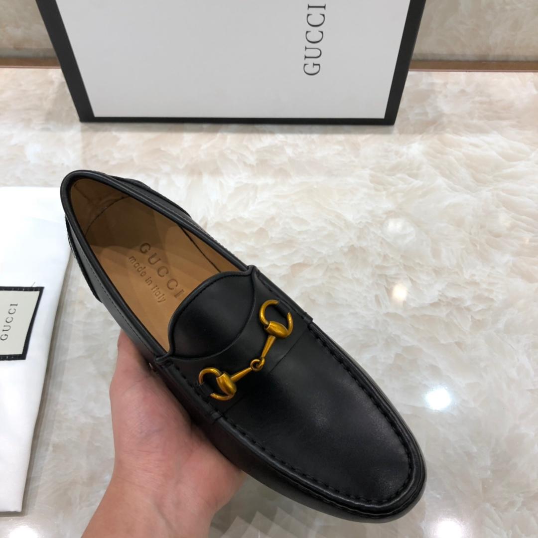 Gucci Black leather Perfect Quality Loafers With Golden Buckle MS07617