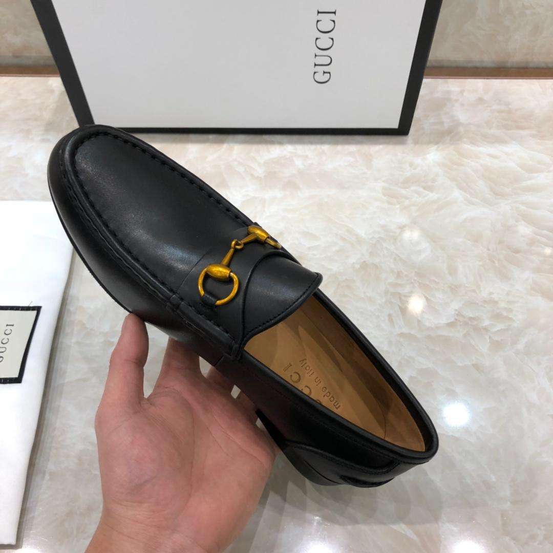 Gucci Black leather Perfect Quality Loafers With Golden Buckle MS07617