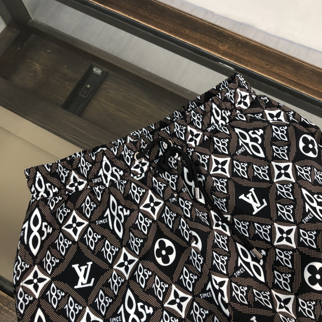 LV fashion show ins hot sale beach shorts