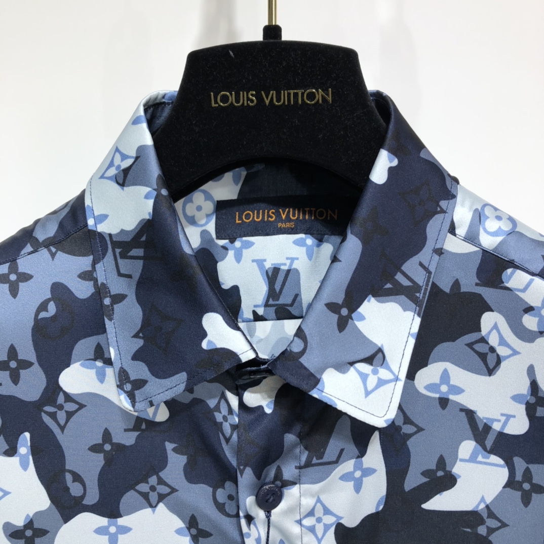 Louis Vuitton Shirt Monogram Buttoned in Blue