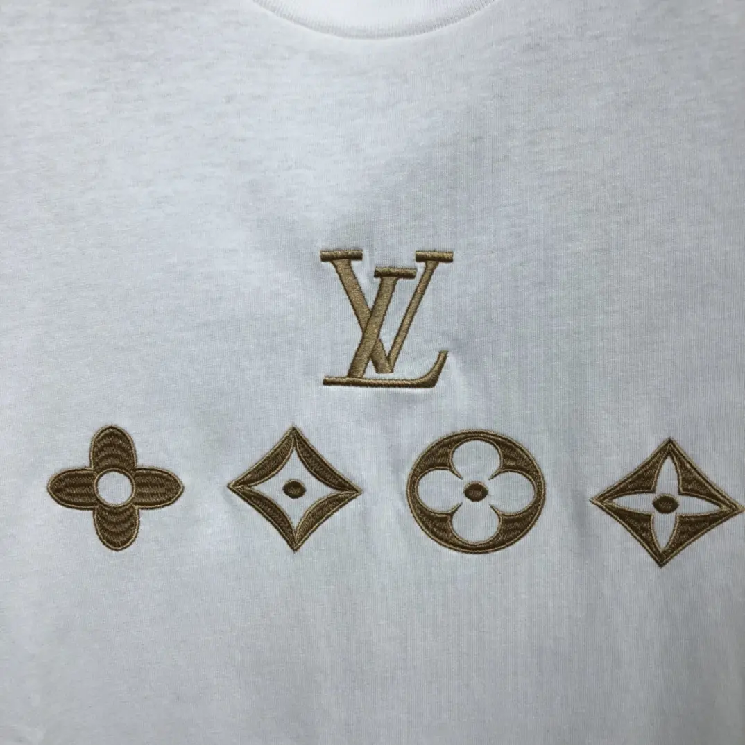 LOUIS VUITTON 2022 New Monogram T-shirt