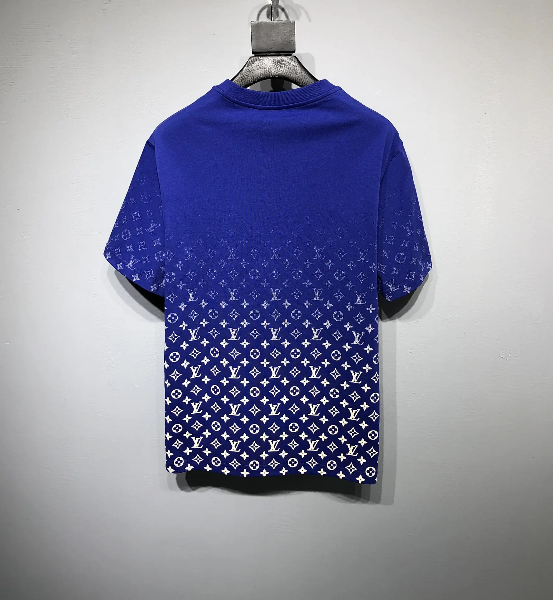 LOUIS VUITTON 2022 New Monogram T-shirt